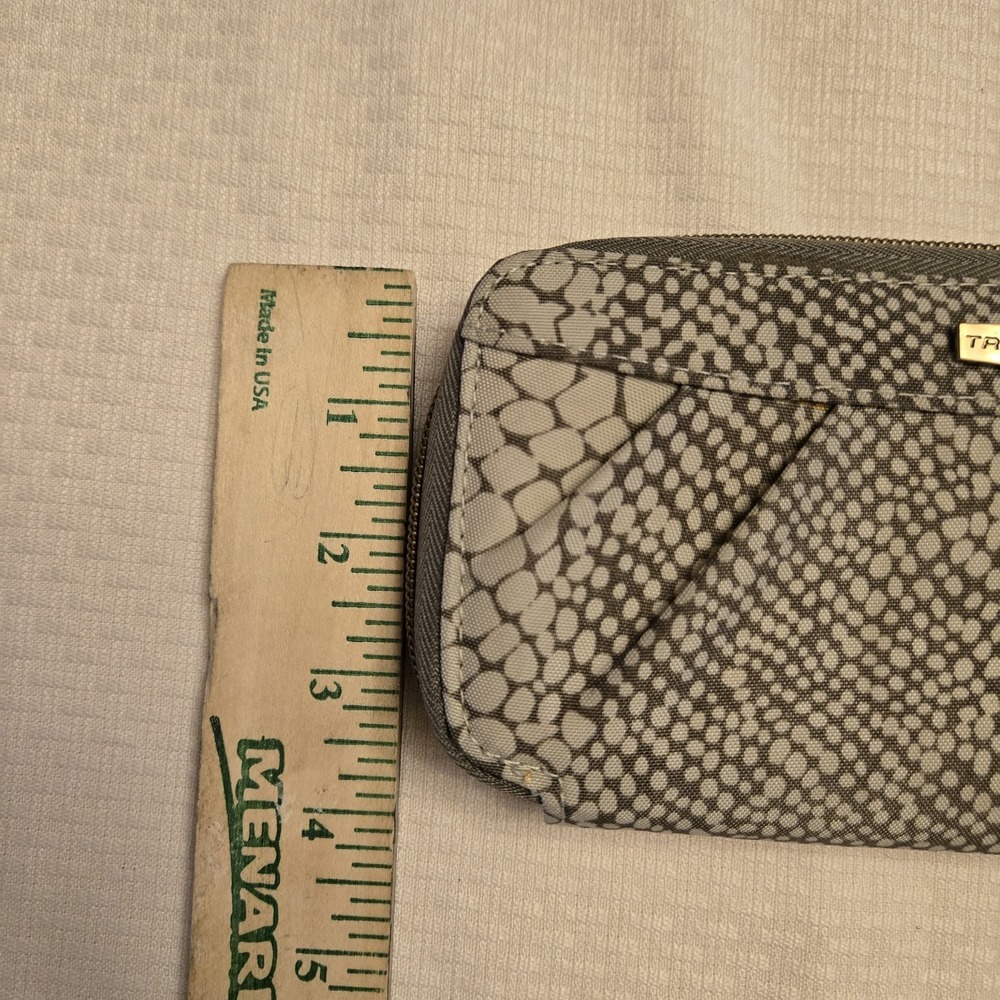 TRAVELON Clutch Wallet RFID Blocking Zip Around Travel Security Vacation EUC - Picture 9 of 9